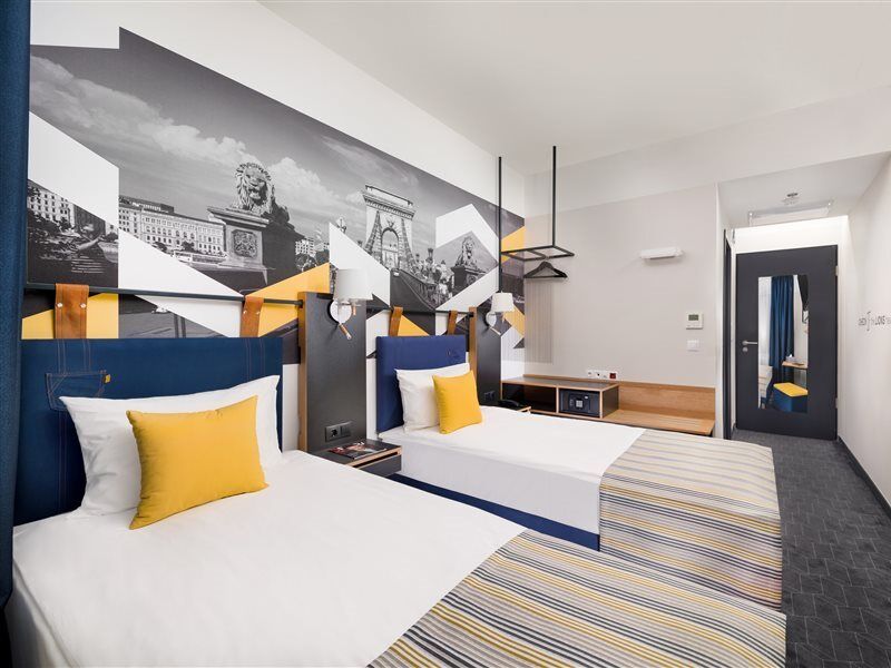Hotel D8
