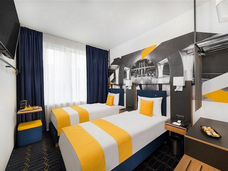 D8 Hotel